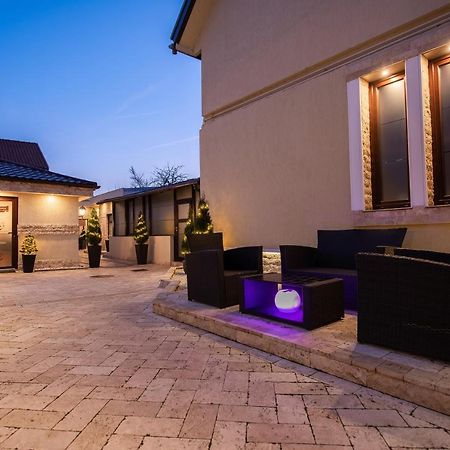 H & V Residence - Bungalow Apartment Arad Exterior foto
