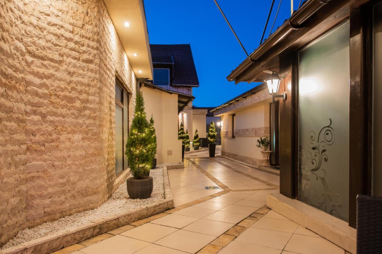 H & V Residence - Bungalow Apartment Arad Exterior foto