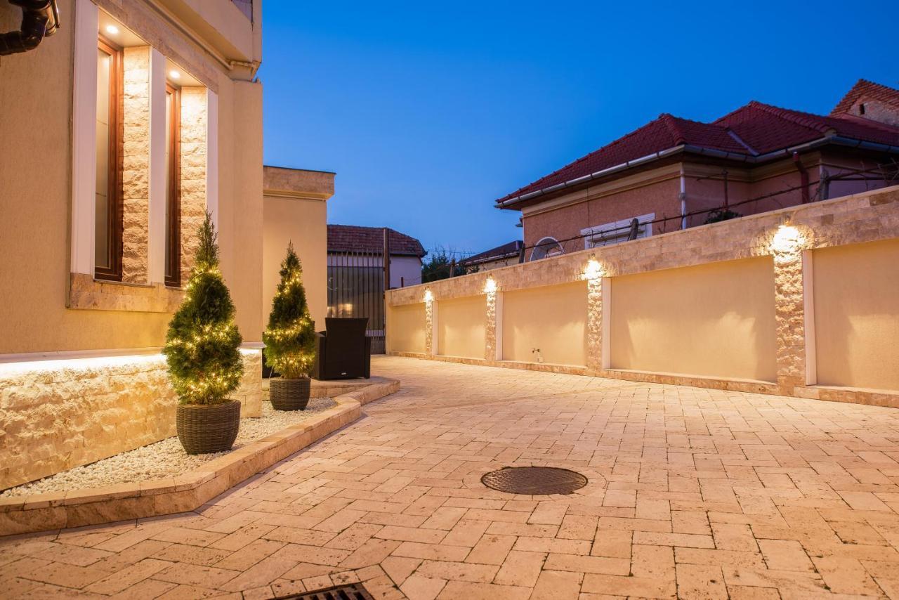 H & V Residence - Bungalow Apartment Arad Exterior foto