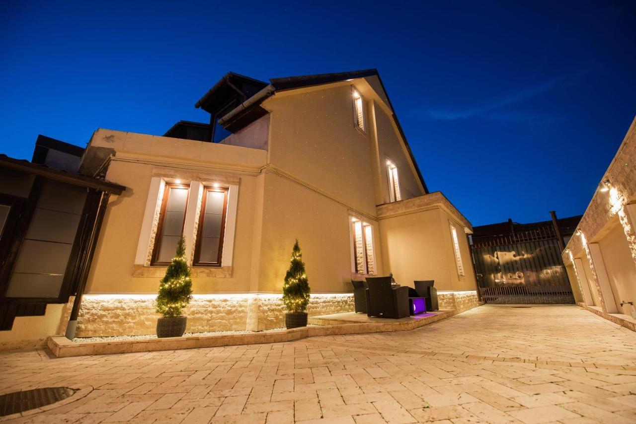 H & V Residence - Bungalow Apartment Arad Exterior foto