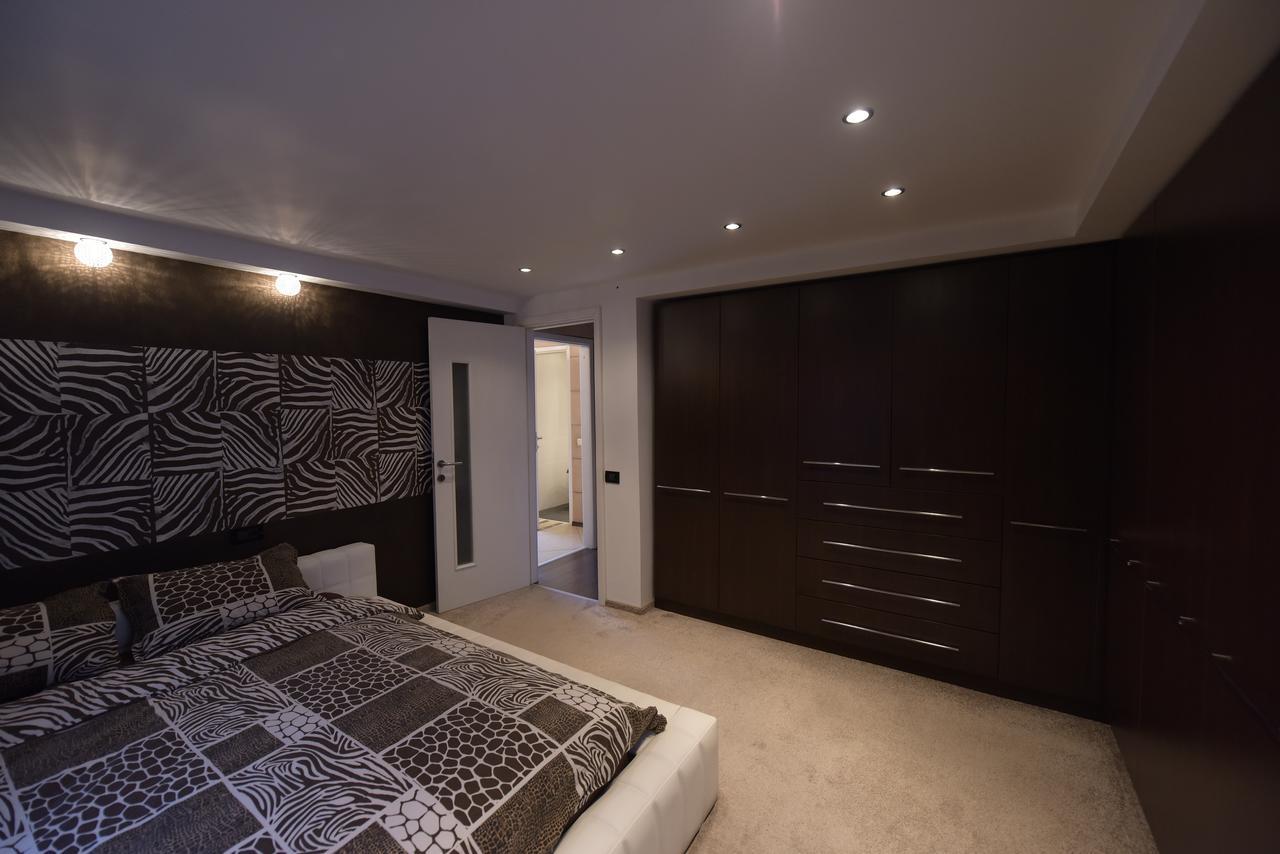 H & V Residence - Bungalow Apartment Arad Exterior foto