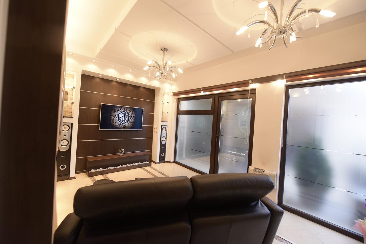 H & V Residence - Bungalow Apartment Arad Exterior foto